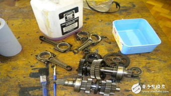 廢舊零件變身創(chuàng)意臺燈 DIY齒輪臺燈制作指南